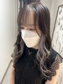 モノ アンド イニ(Mono & inni) 前髪、イヤリングのデザインカラー◎