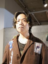 ミディアム無造作カーリーパーマセンターパートウルフ　【影山】