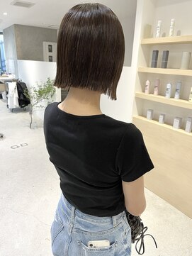 イロア(iroa) 切りっぱなしミニボブとダークグレージュ♪