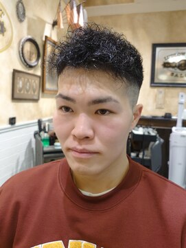 ルドローブラントオオサカ(LUDLOW BLUNT Osaka) 【LUDLOW　BLUNT】フェードカット　バーバーヘア