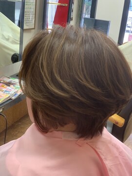 ケン(KEN) ショートレイヤー×白髪ぼかしカラー