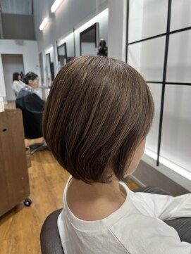 フラワーズビィーオーディー(FLOWERS BOD) 白髪を活かした白髪染め《TOKIKATAカット》