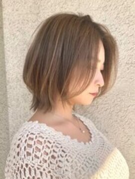 ブレンドバイハピネス(Blend by happiness) 大人可愛い20代30代40代50代ウルフレイヤーボブ丸みショートボブ