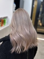 ラピス 福岡天神店(Lapis)&nbsp;ホワイトシルバー/ハイトーン/ブリーチ/髪質改善/レイヤーカット