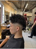 スパイキーフェザーショート 海老名メンズパーマ フェード
