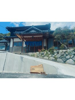 お店までの行き道から”美に向き合う”小旅行気分。おばあちゃん家に遊びに行く感覚でお越しください。