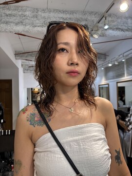 ナループロアツム(Nalu pu loa Tsum) ウルフパーマ/ブラウンカラー/レイヤーパーマ