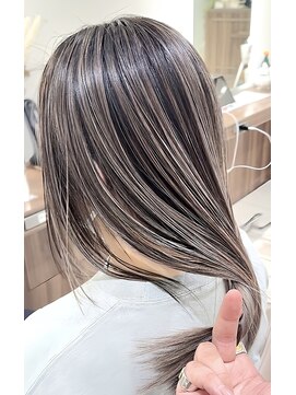 コントラストグレージュバレイヤージュ