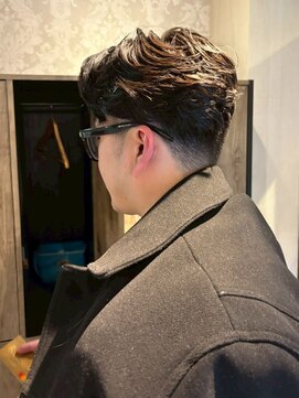 ナフィ バイ エイム 町田店(Nafie by eim) 大人メンズ/フェードカット/刈り上げショート/アップバング/艶感