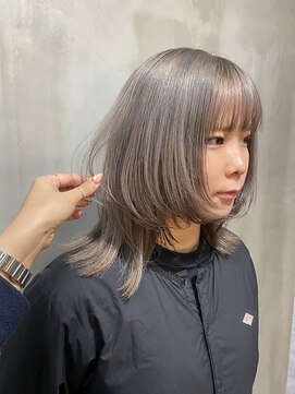 クプラ(Qpula) ホワイトグレージュ/レイヤーカット