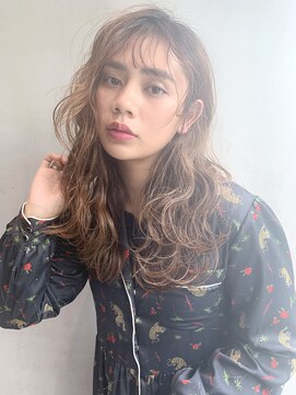 アルバム 銀座(ALBUM GINZA) 大人ウエーブヘア_耳かけウェーブパーマフォギーベージュ_67126a