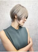 シルバーベージュ×大人美人ショート
