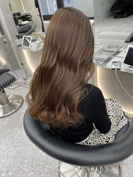 ロンドメリア 天神大名店(Lond Melia) ★斜めバングミディアムヘアグレージュカラーシルキーベージュ★