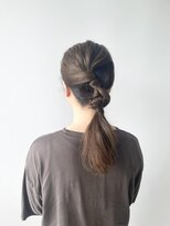 シェリッシュ ノース(Sheriche North)&nbsp;おしゃれに暑さ対策◎ローポニーアレンジ