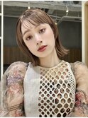 顔周りレイヤーカットくびれヘアミルクティーベージュカラー