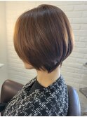 耳かけショートボブでトップがふんわり絶壁解消ヘア