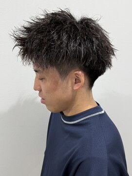 ヒュイル バイ ニアウ(Hwyl by Niau) メンズアップバングショートパーマツイストパーマ刈り上げ