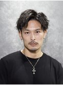 刈り上げアップバングショート緩めスパイラルパーマ
