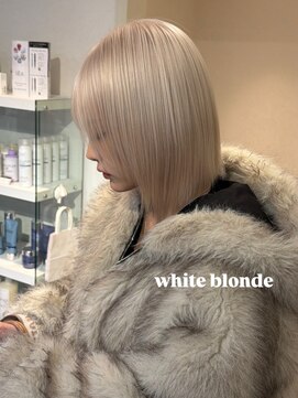 ベレーザ 渋谷(BELEZA) 17734ホワイトブロンドスモーキーカラーハッシュボブ