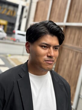 メグロバーバーショップロッポンギ 目黒六(MEGURO BARBER SHOP 6PPONGI) テーパーフェード