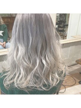 ラべリー 池袋(LOVELEY) お客様Style40 スノーホワイトグラデーション 【 shoma 】