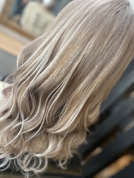 ラビス クローバー(Lovis clover) ホワイトミルクティー ハイライト こなれミディ 大人かわいい