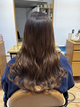 アピッシュ シェリ(apish cherie) アイロンで巻いたようなコテ巻き風パーマ