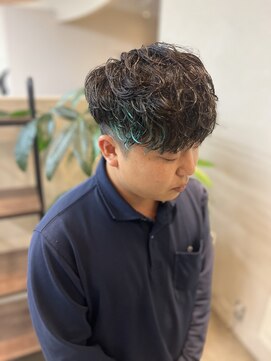 アルディイースト(hardi EAST) インナーカラーグリーン&ツイスパパーマ