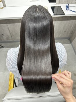 【平日限定クーポンあり】ハイクオリティ×プチプラが嬉しい◎髪質改善トリートメントで、理想のツヤ髪へ♪