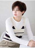 センターパート　前髪長め　黒髪　ショートヘア　耳かけショート
