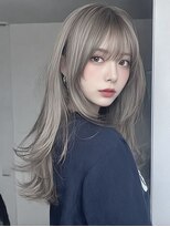 レア 新越谷(LEA) 透明感ウェーブレイヤー × シルバーグレージュ