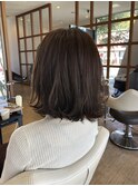 外ハネアッシュブラウンカラー