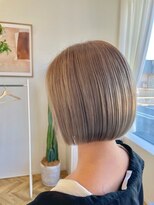 ローブ(L’AUBE)&nbsp;ミルクティーベージュカラーイルミナカラーショートボブカット