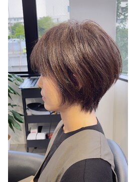 ユーリ(JUURI) くせ毛さんのショートカット