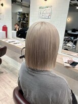 コワファーストナガサキシャンプーボーイ(COIFF1RST NAGASAKI SHAMPOO BOY)&nbsp;長崎 ボブ ホワイトベージュ