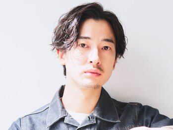レタッチバイフィフス(RETOUCH by fifth)の写真/《パーマが初めての方に◎》センターパート×緩め波巻きスパイラルパーマで清潔感のある大人男子へ。