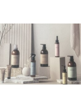 クセやうねり、弱々しくパサついた髪に【フローディア】・【ファルジュア】各システムトリートメント取扱☆