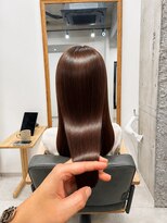 ホロ(holo-)&nbsp;セミロング艶髪ストレート｜30代女性