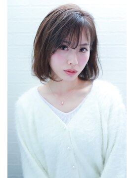 シック(Chic) フェザーバングうる艶髪抜け感ヘア アンニュイヘアセシルカット