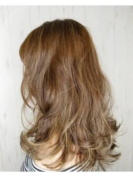 アライアオーロ(Alaiaolo) 甘みのあるゴールドベージュ