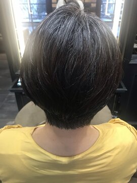 ヘンリエッタ 吉祥寺(Henrietta) シルバーヘアショート