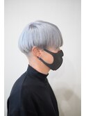 ホワイトシルバー×メンズ刈り上げマッシュ