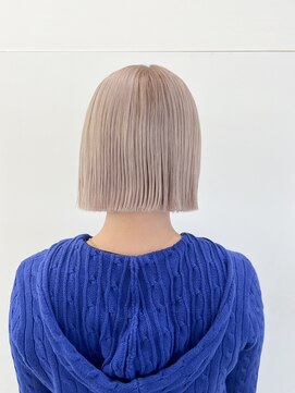 ユートゥイーズ つくば(U too e's) 透き通るような透明感　プラチナシルバー　寺沢　颯