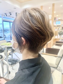 ヘア スパ ビューティー エールフォルム(HAIR SPA BEAUTY YELLFORME) 前下がりショート