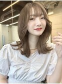 小顔見せが叶う韓国レイヤーカット&透明感ミルクティーベージュ