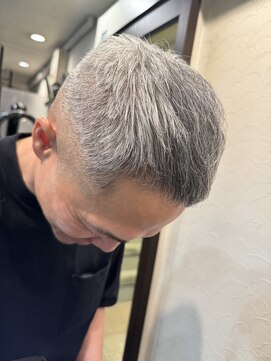 オムヘアーバイグルーマーズ(HOMME HAIR by GROOMER/S) コテパーマ外国人風クロップヘア