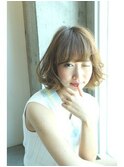 浮遊感あふれるお洒落ウェーブボブ