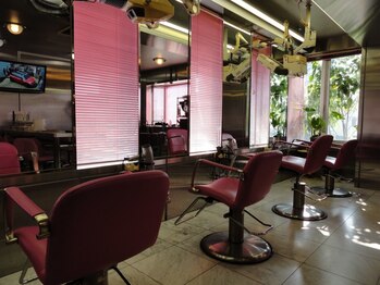 ヘアーズラパレットの写真/何でも相談しやすい雰囲気とアットホームな店内が魅力！温かい空間で居心地の良さも◎