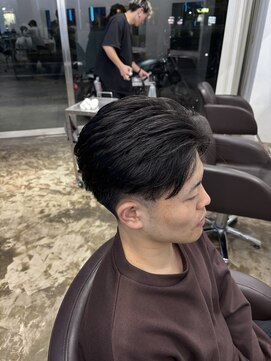 アンサー 千葉中央(UNSER prod by THE DAY) 【MEN’S HAIR/サーフカール/刈り上げセンターパート/千葉】