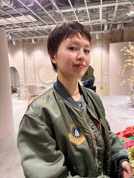 ［祐加子］耳出しベリーショート